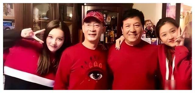 六小龄童34岁女儿至今不嫁,一见钟情难嫁?_章同童_才华_演艺界