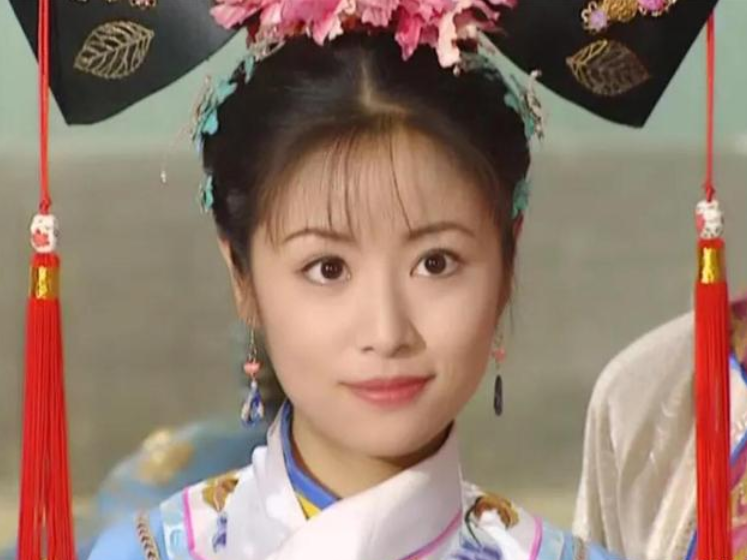 林心如说到做到,现在就已经开始给女儿佩戴钻石.