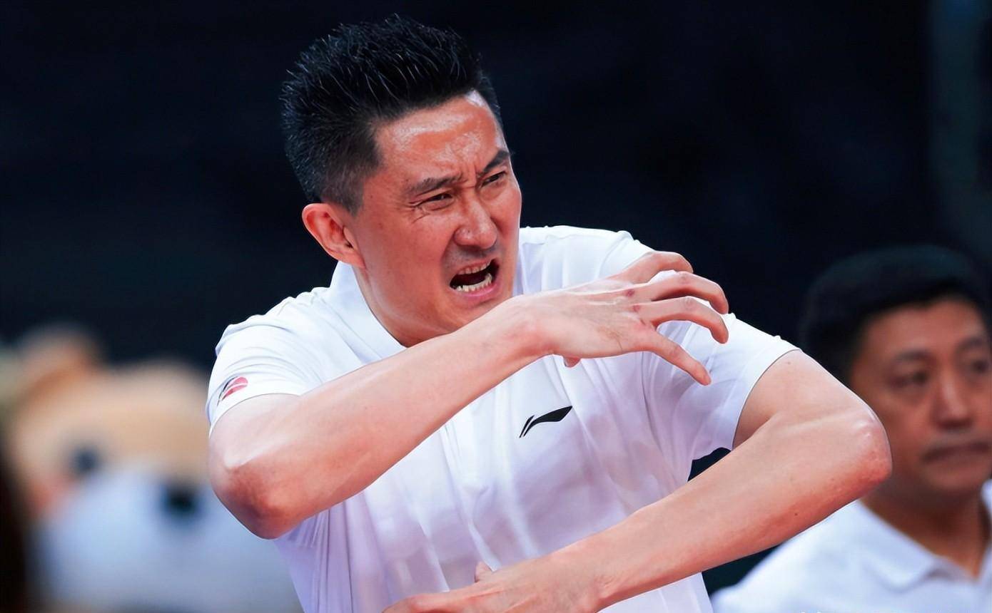 杜锋压力大!广厦一内一外两名强手,冲上去支援. 广东想要进入前四是很