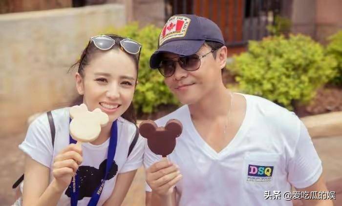 原创佟丽娅对前夫恋恋不舍与陈思诚同框被拍一个动作引发复婚热议