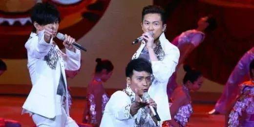 小虎队成员:吴奇隆五段感情,苏有朋单身,陈志朋与经纪人解约_蔡少芬