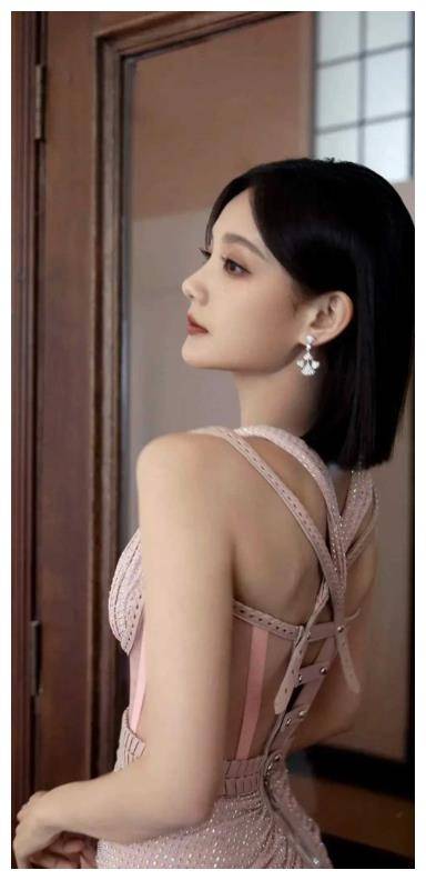 李一桐:才华美丽,双重绽放【三段式,每段中间用,隔开】_角色_演艺