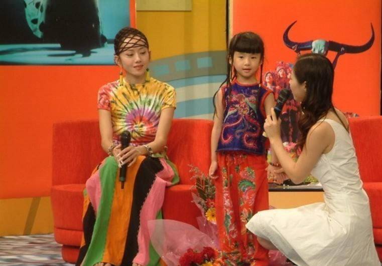 原创小彩旗成杨丽萍接班人成名后却被娱乐圈诱惑