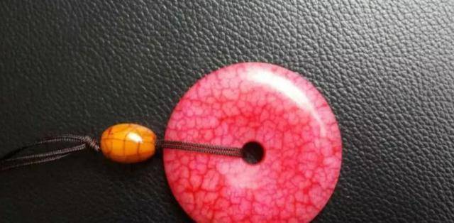 玉石造假有多残暴将玉塞入羊体内3年后杀羊取出天价血玉