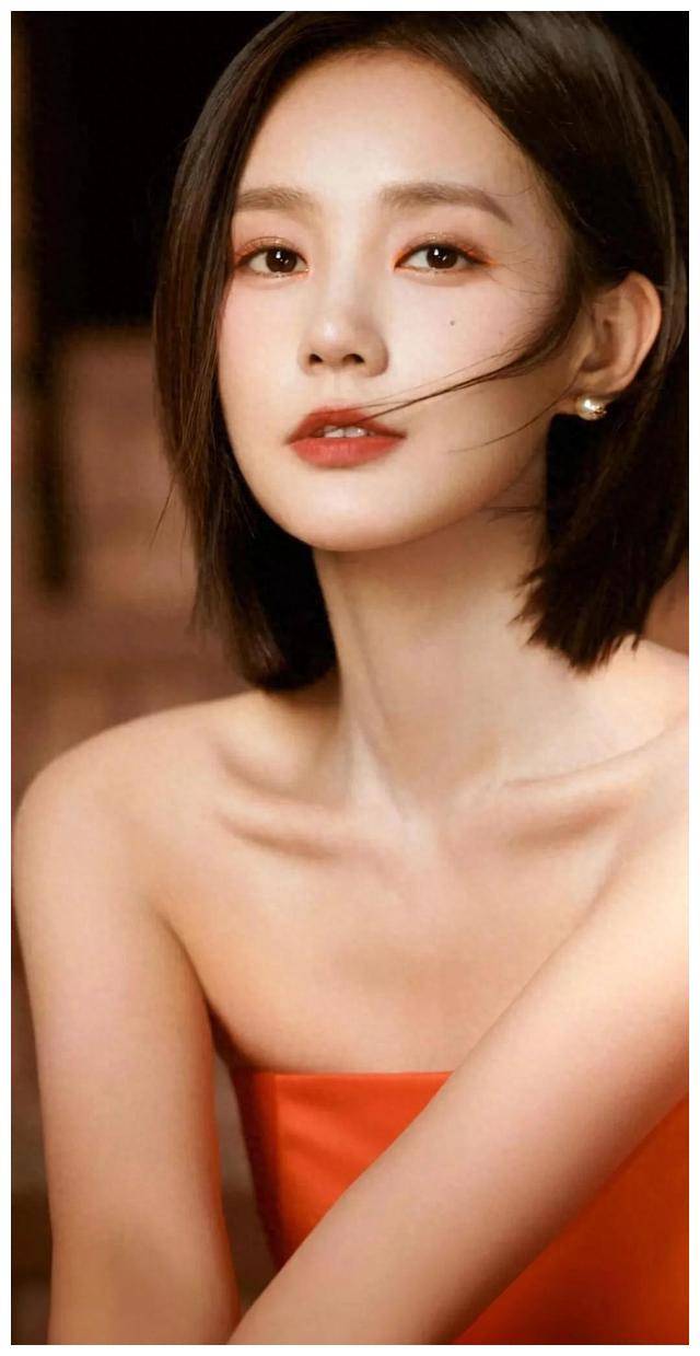 李一桐美丽与才华的双重绽放闪耀舞台风华