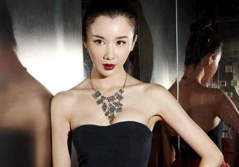 孙菲菲曾经相当红火,尽管如今有转变,她的形象依然让人喜欢_变化_东西