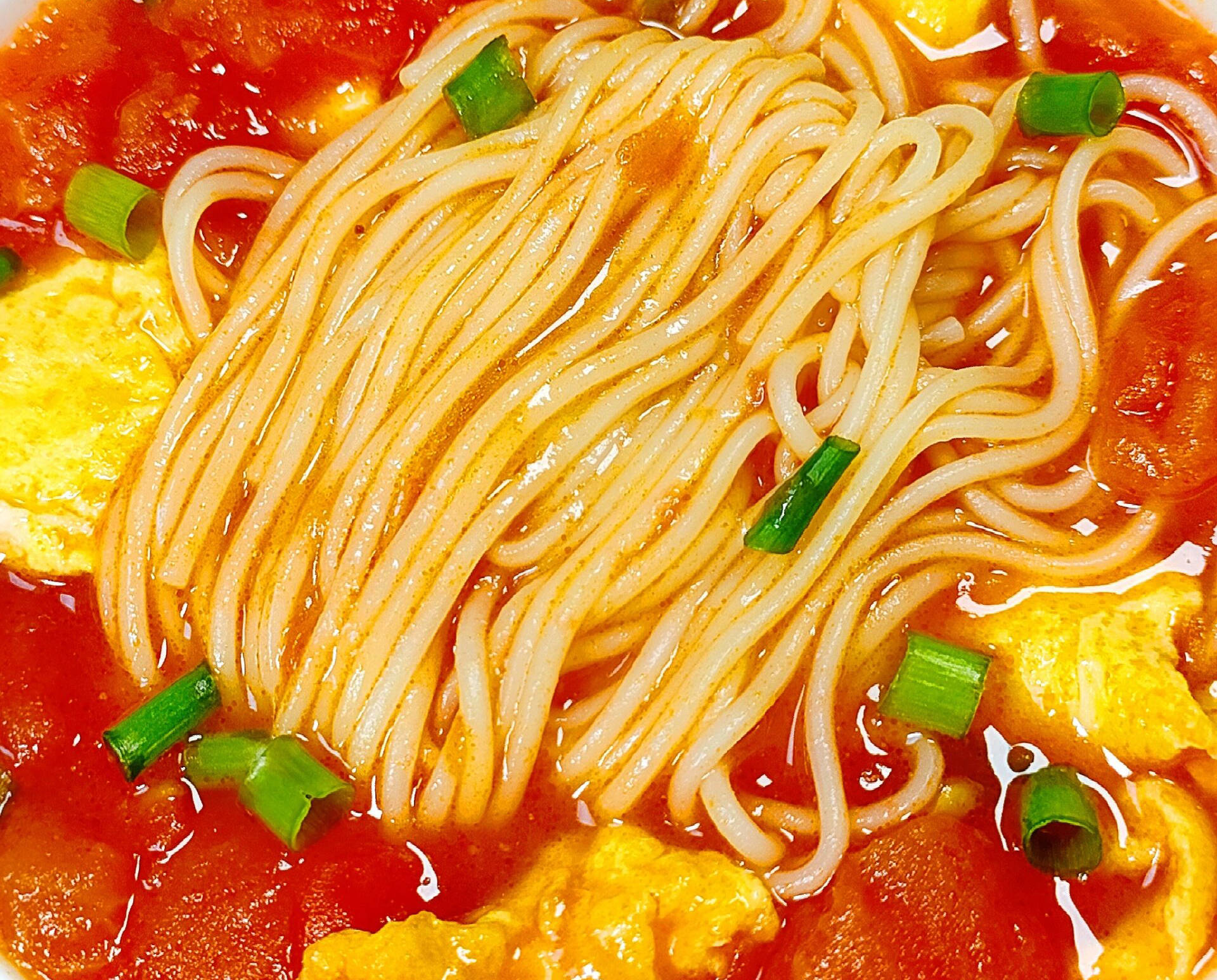 好吃到爆的番茄鸡蛋浓汤面,汤汁裹满面条,一碗下肚暖心又暖胃_其美味