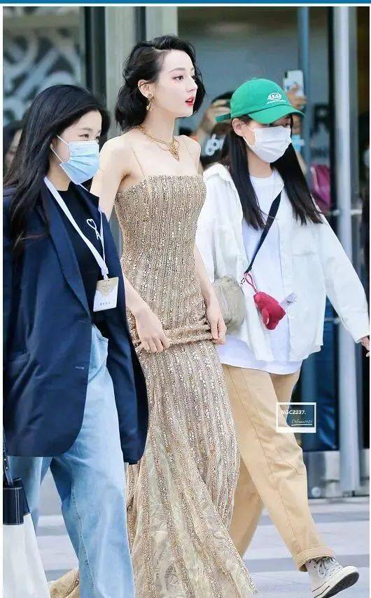 迪丽热巴究竟有多漂亮?看看粉丝现场拍的照片,这也太好看了吧!