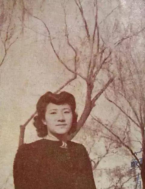 不甘附庸男人而活,她离婚成名作家,晚年却穷困潦倒