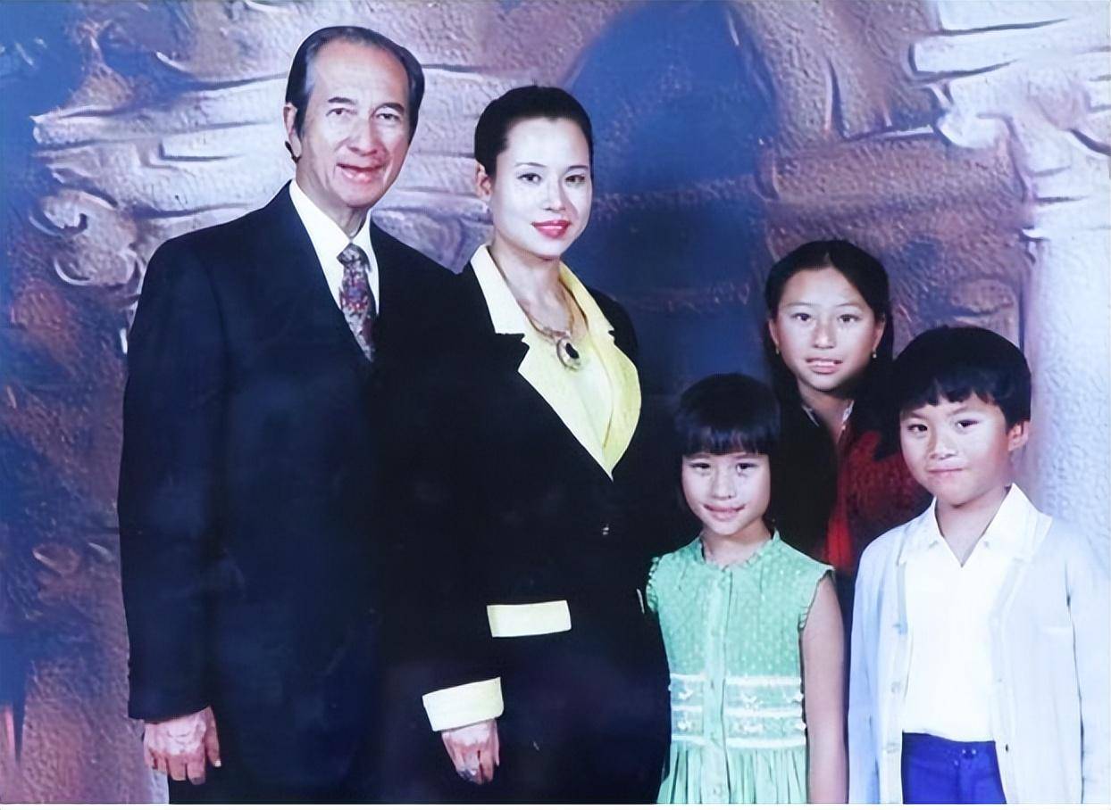 窦骁何超莲恋爱协议曝光,争吵时先分开,当日内解决矛盾_女友_父亲