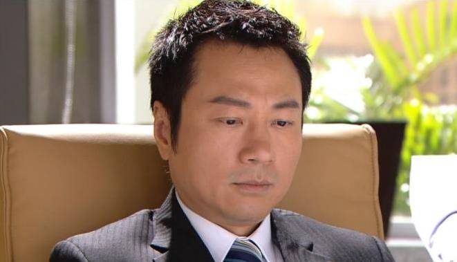 据悉,黎耀祥和邓萃雯在十多年前就一起合作过电视剧《巾帼不让须眉》