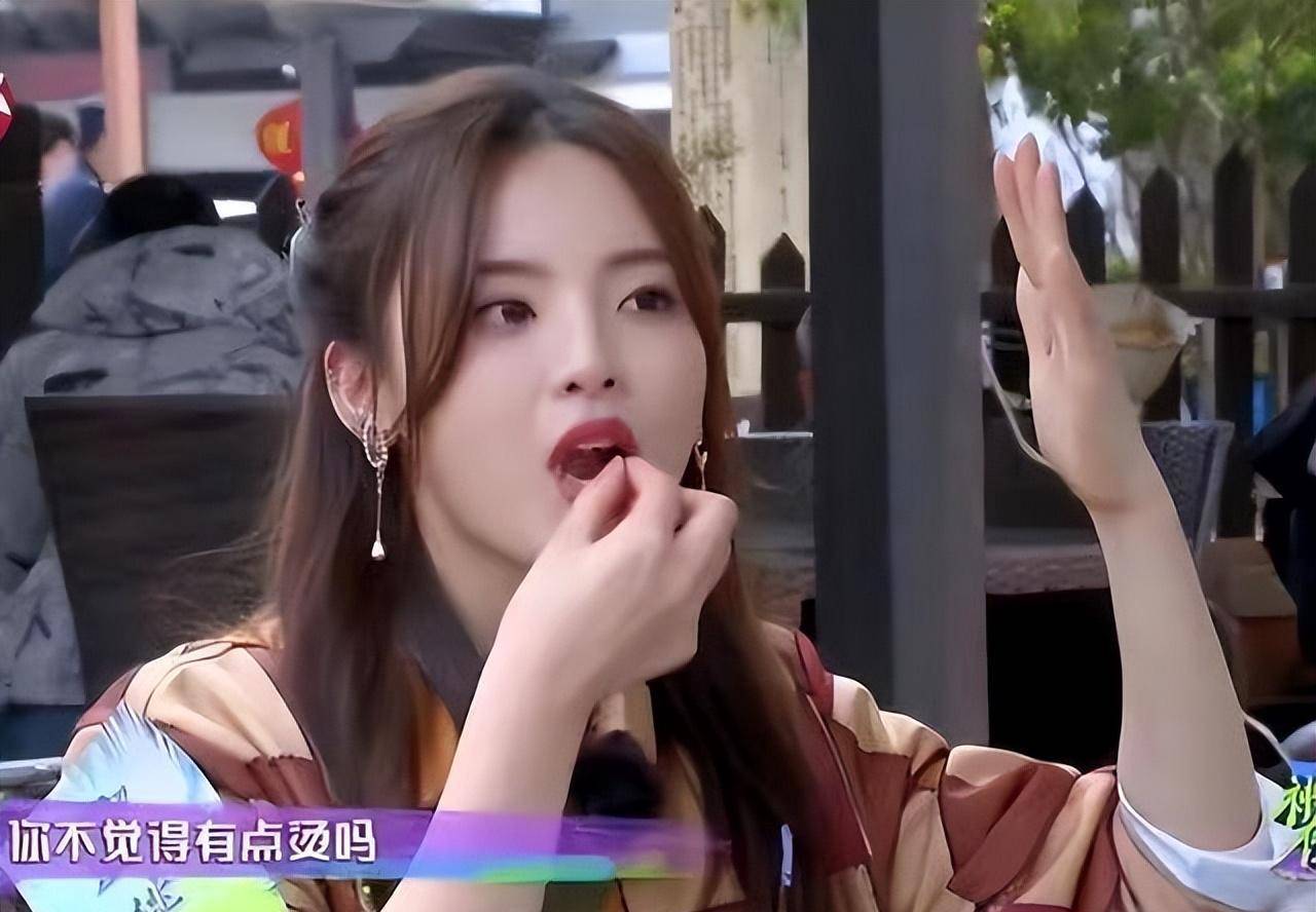 "清醒"杨超越:年挣7000万却拒养妹妹,遭王思聪侮辱获白敬亭偏爱_公司