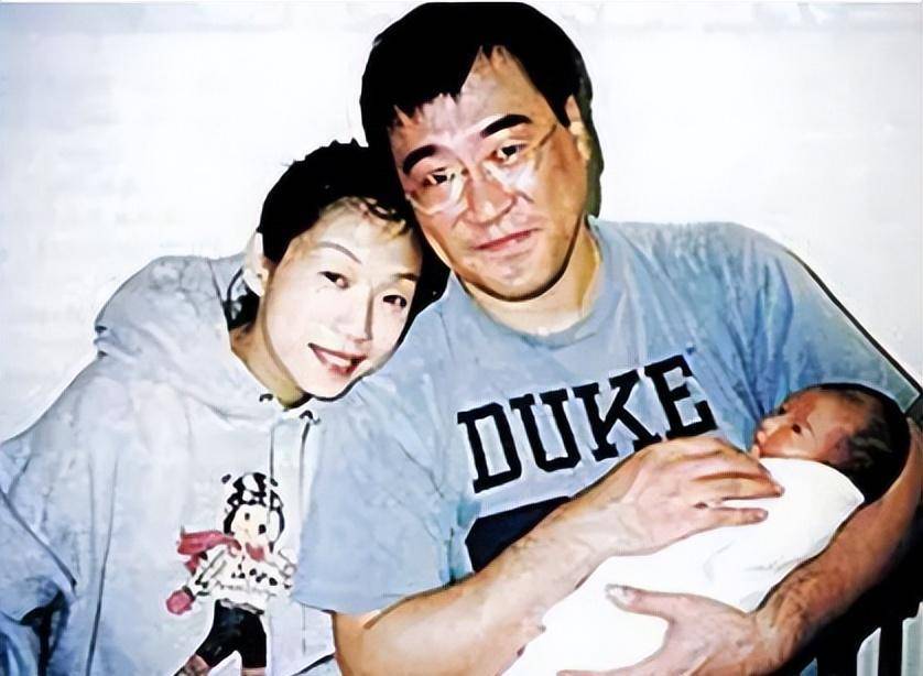 分手18年后,再看林忆莲,李宗盛的各自境遇,夫妻差距一目了然_香港
