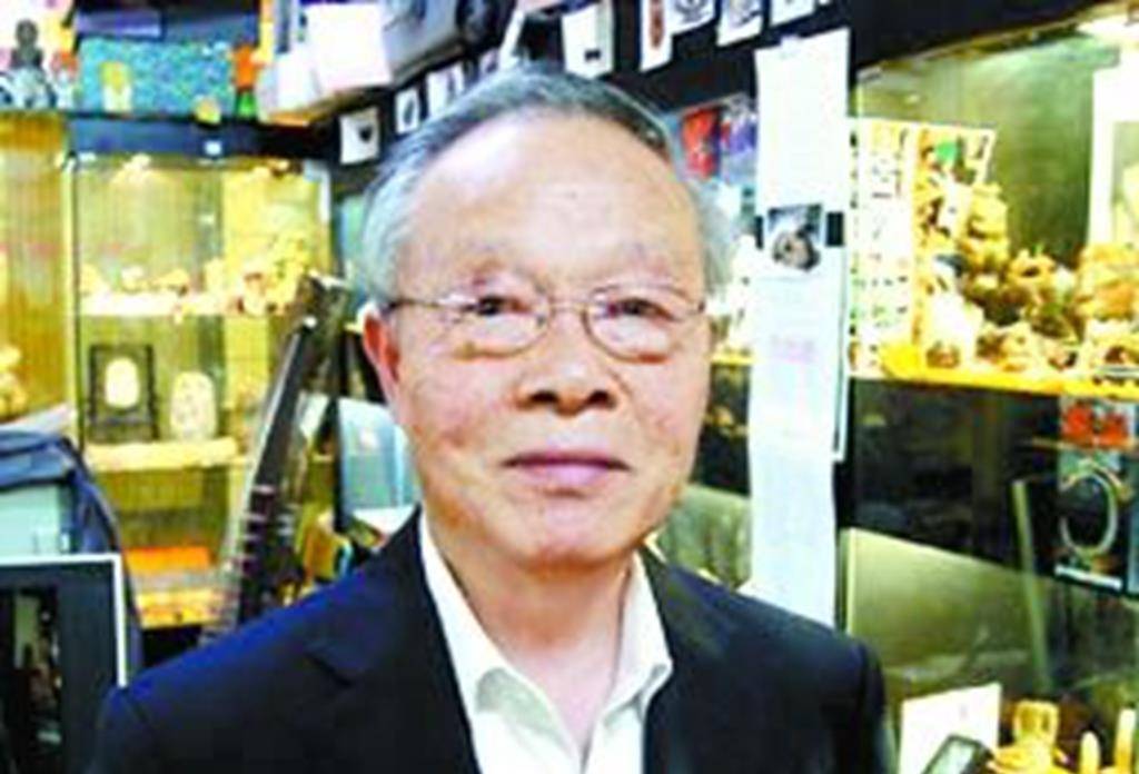 那位石家庄老板得到了这件仿品之后,还拿去给非常有名气的专家周南泉