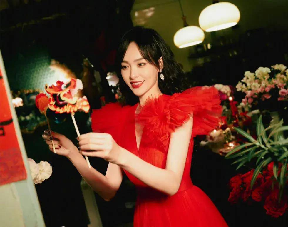 "人间清醒",结婚生娃不退圈,41岁的她幸福到流油!_唐嫣_角色_家庭