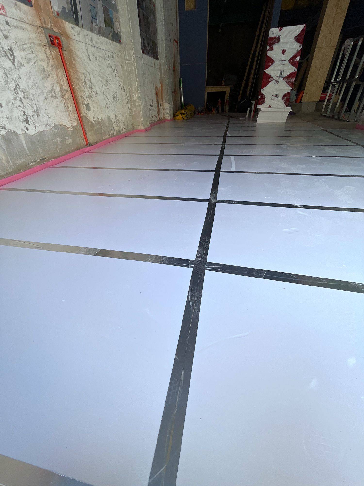 三,铺设保温层:减少热量损失,提高能效地暖对地面