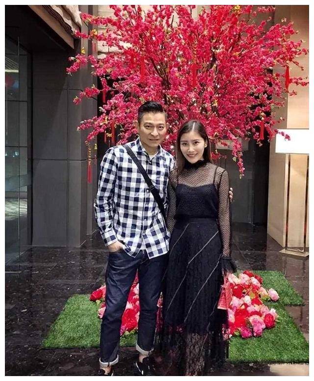 朱丽倩舅舅庆生,刘德华小姨子抢镜,陈志远两儿子帅气出镜_商业_家族