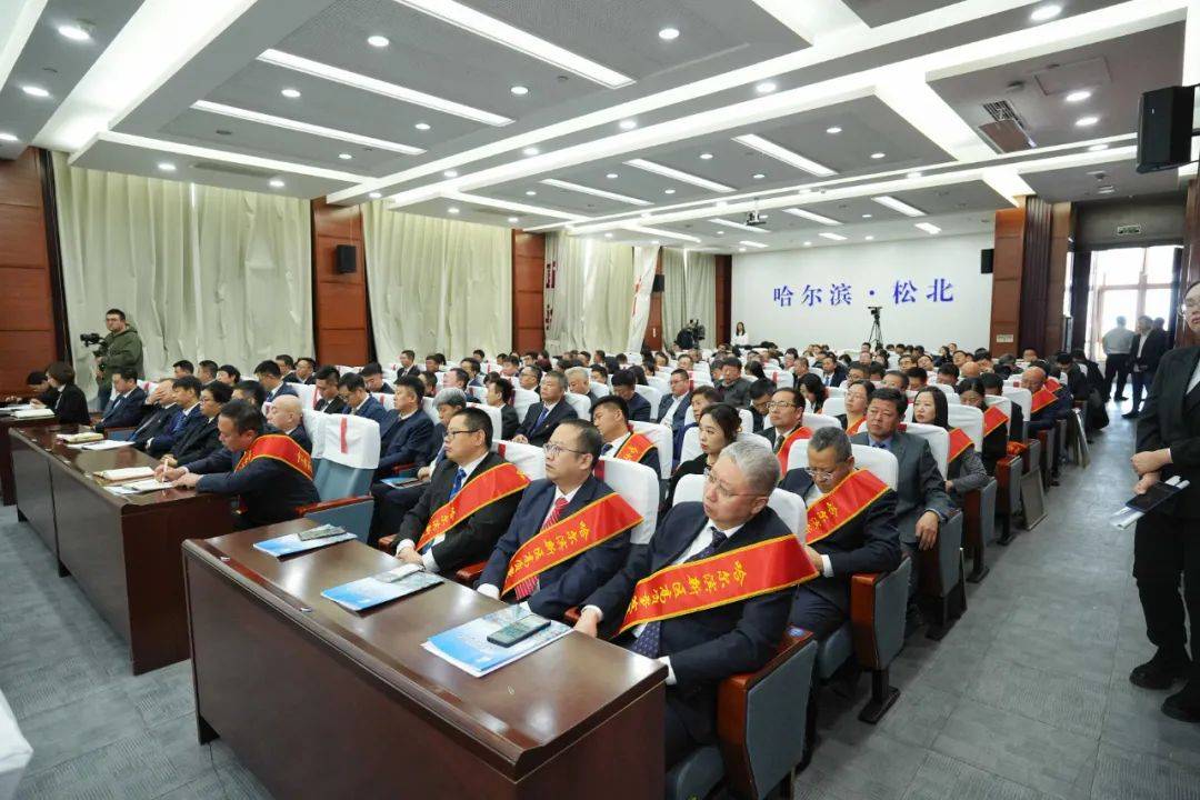 "哈尔滨新区党工委书记,管委会主任,松北区委书记,区长肖彬在讲话中