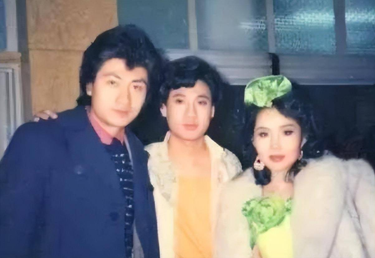 直到结婚6年后,胡月才生下了两人的女儿,而生完女儿后,陆剑民也主动