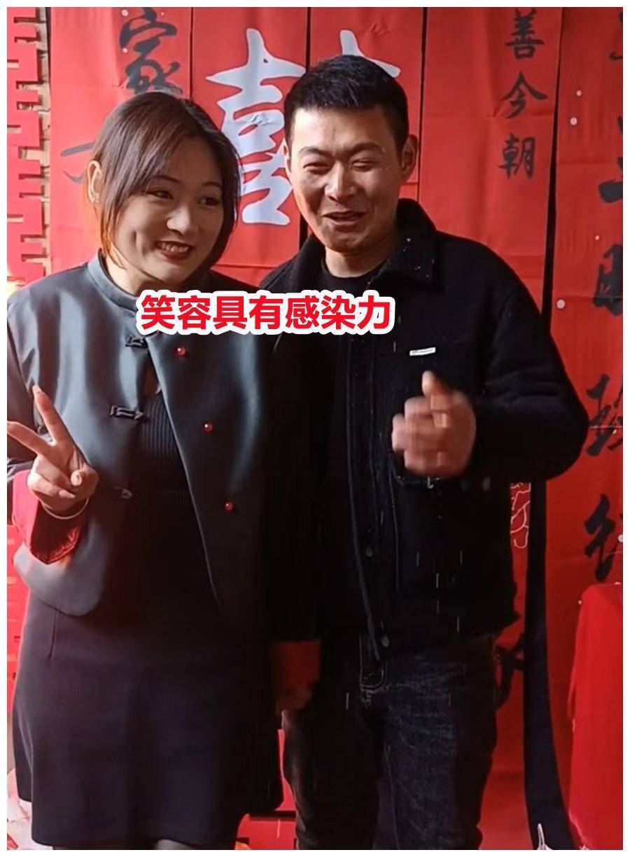 "小酒窝,长睫毛"山东小伙订婚,未婚妻颜值火了:笑容