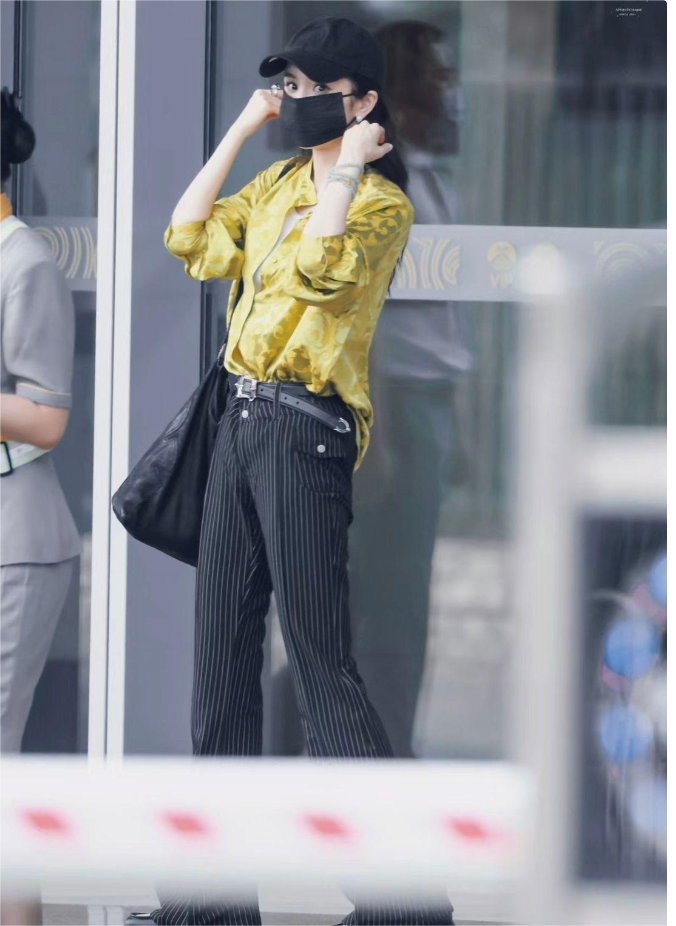 杨幂又带火了一种穿法,叫"卡布里裤 乐福鞋",显高显瘦又洋气_时尚