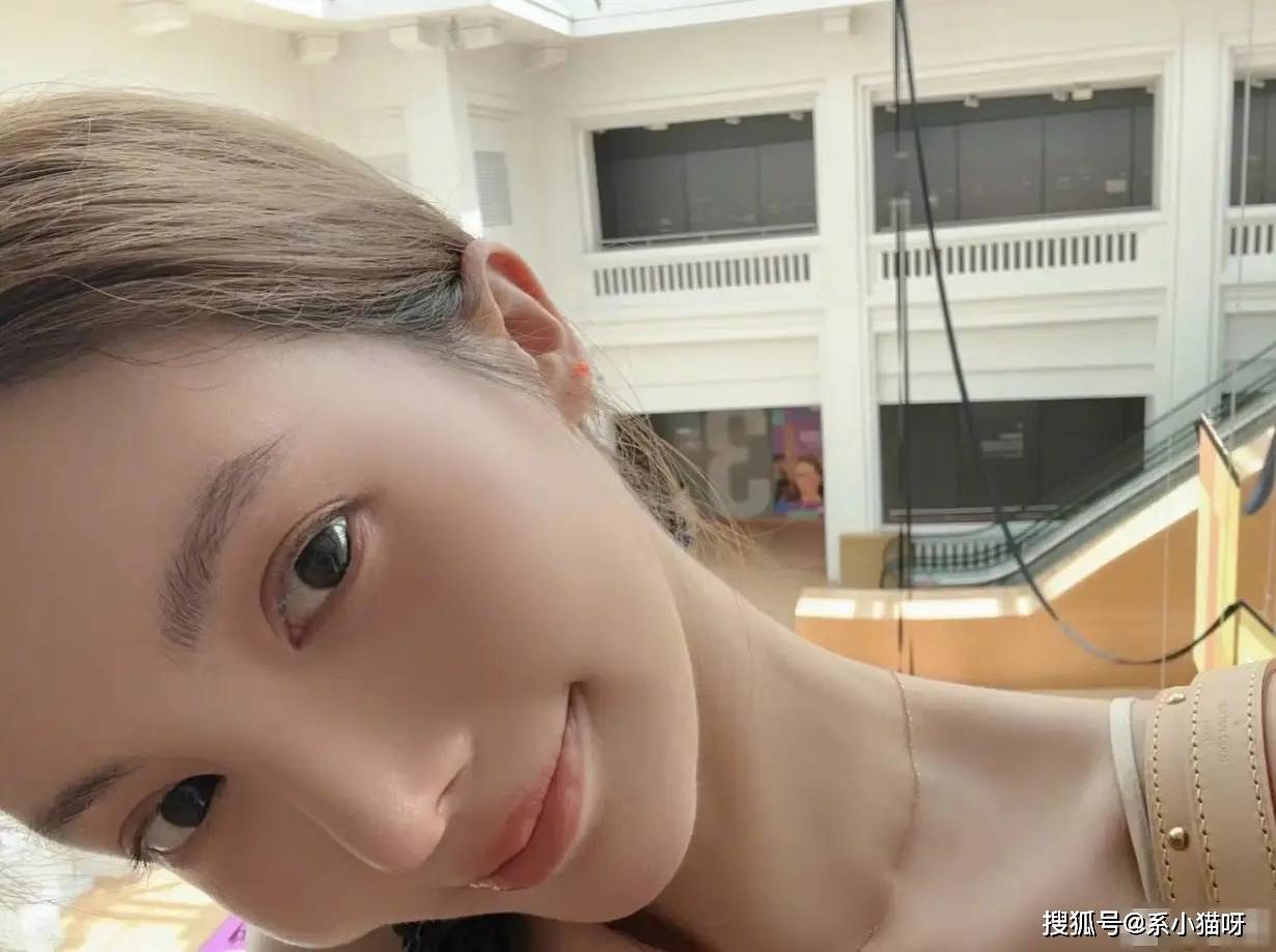 金晨新自拍曝光,网友惊叹:这皮肤细腻得能"滑鸡蛋"!