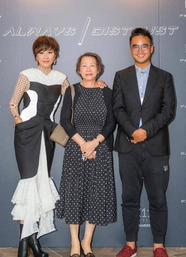 刘嘉玲关之琳活动中罕见同框,女神们照样是风华绝代_气质_剪裁_元素