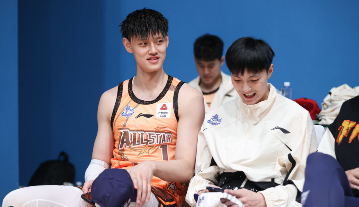 原创再讽胡明轩当扣篮大赛背景板饭圈却喊哥哥好帅辽媒丢人