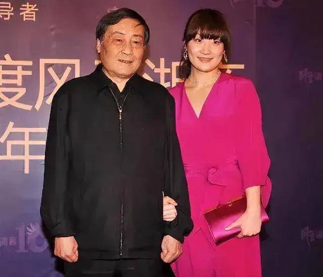 原来龙年春晚上的广告,是宗馥莉送给父亲最后一件礼物_观众们_情感