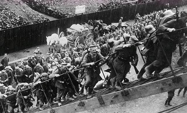 阿尔比恩行动是在第一次世界大战期间,德意志帝国为侵略及占领俄罗斯