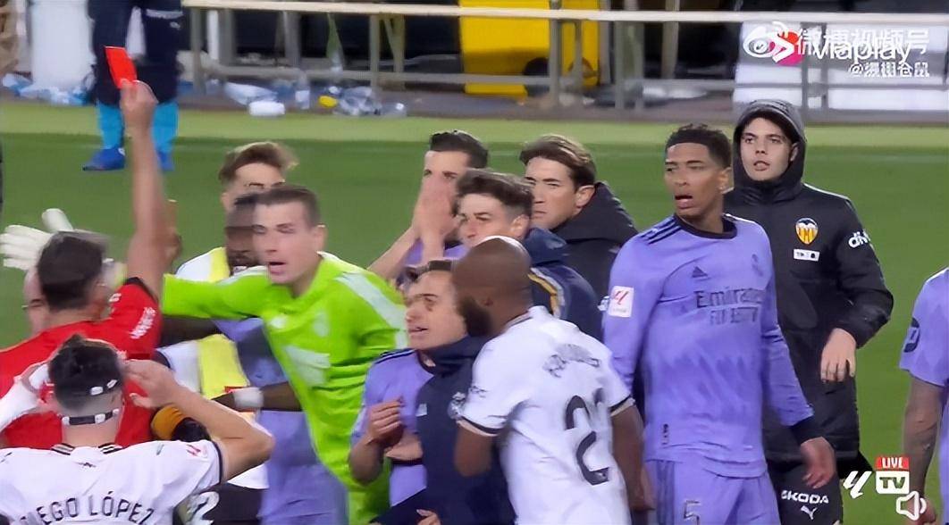 吹掉皇马绝杀还套红牌的裁判 曾吹罚巴萨6个点球_曼萨_比赛_西甲