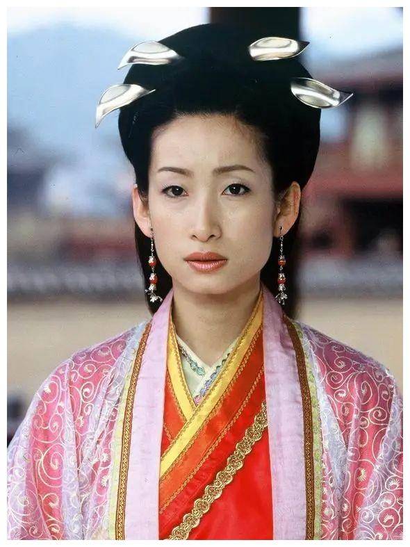 杨紫白鹿等女星普通长相还演大美女真的太尴尬了