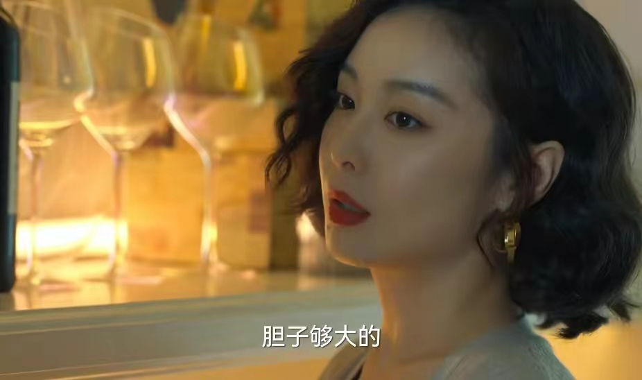 其实他们两人的结合,本质上来说是各取所需.