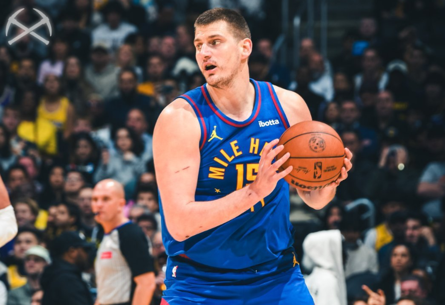 湖人彻底击败掘金,约基奇35 10_八村_助攻_nba