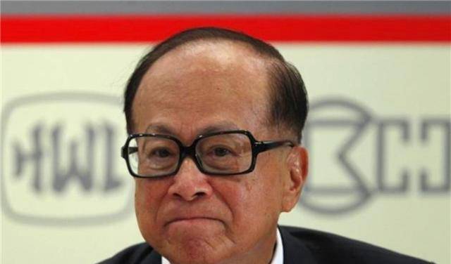 风水师陈伯初见李嘉诚:未来你的财富是溢出来的,果然