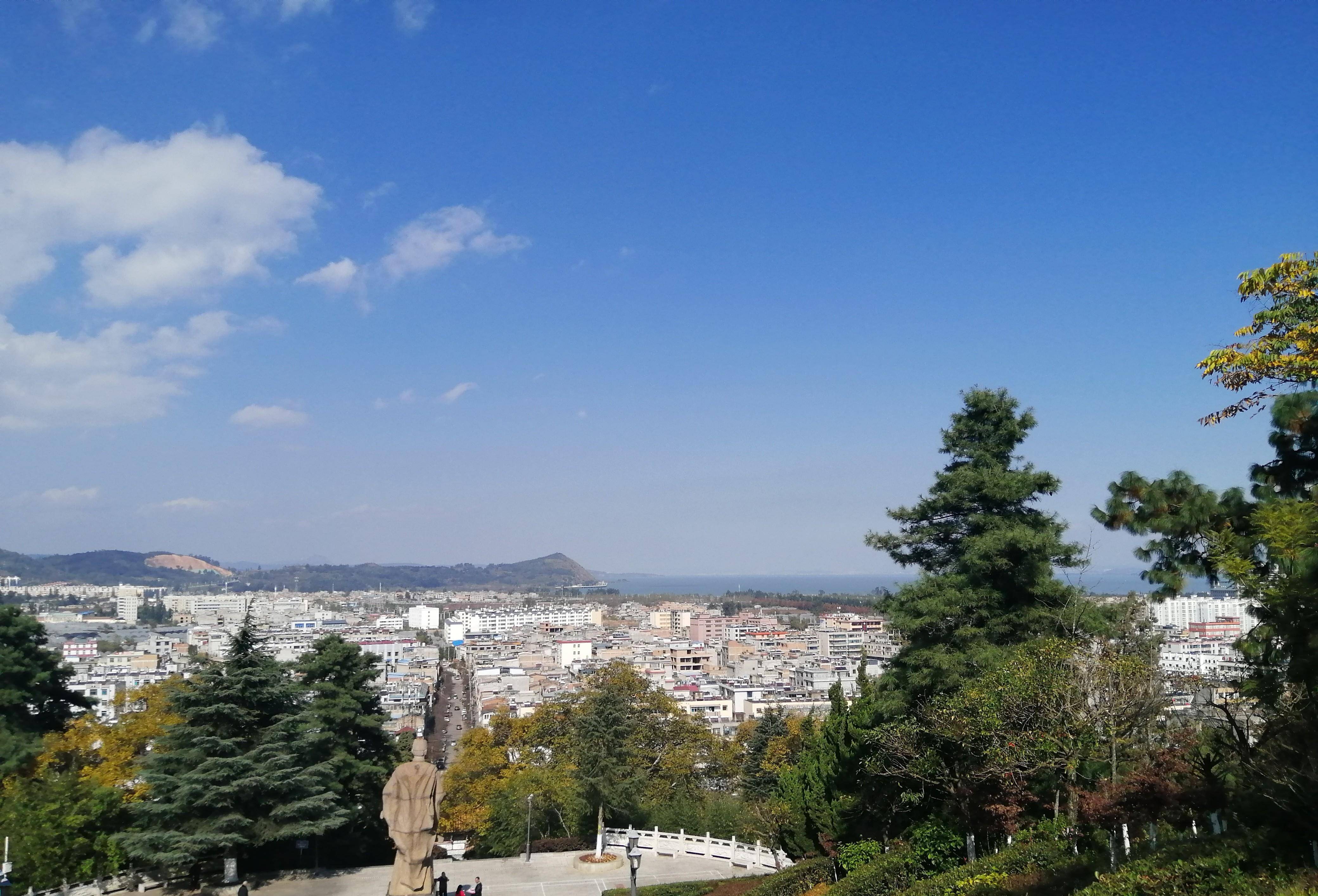 祖拜颜,妣马氏.父哈只,母温氏.