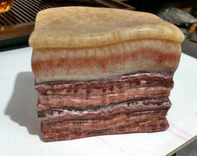 原创老汉捡到猪肉回家后才发现是石头专家鉴定后至少值100万