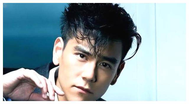 彭于晏与女伴游日本,曝光照片!网友惊呼"老了十岁"!_形象_变化_岁月