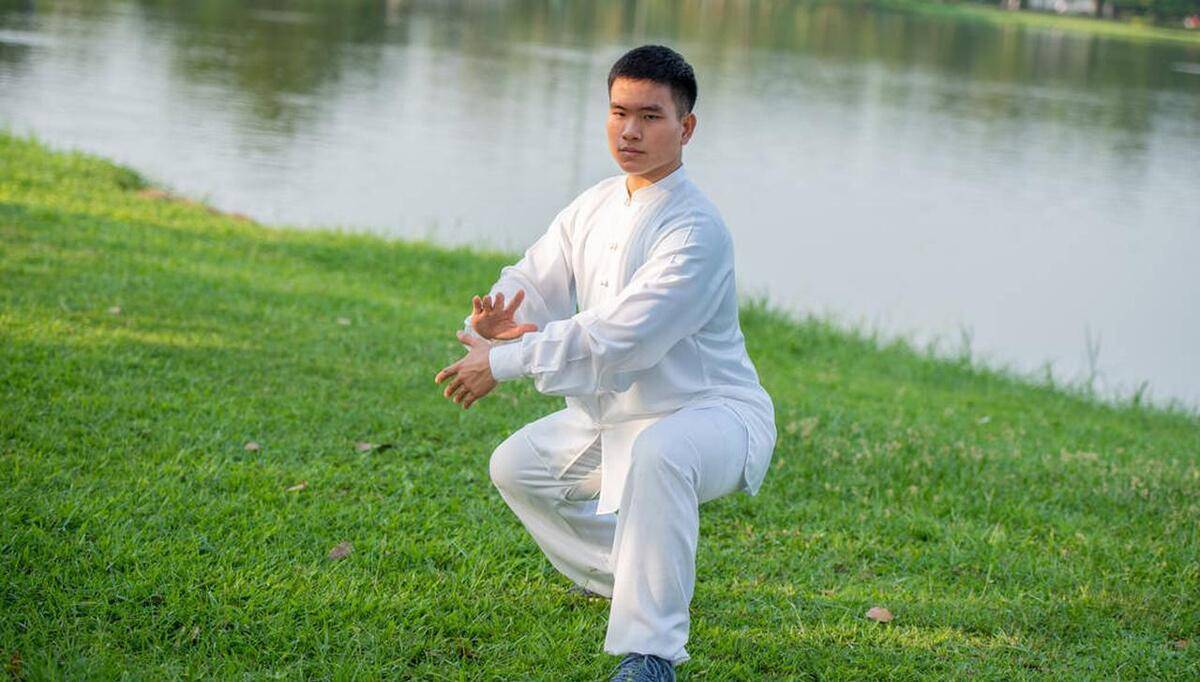 "含身材拔背"误解:应在第一腰椎到腰椎区间的"背"