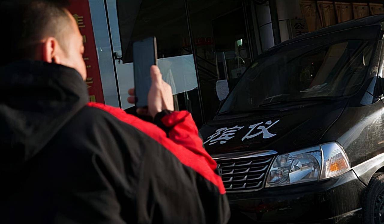 这种歧视扎根人们思想很深,也是让王亮最为难受的地方.