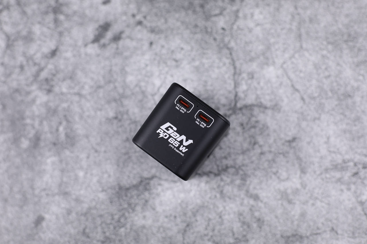 出国旅游充电不方便，那是你还没用威宝100国通用旅行转插头