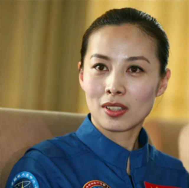 可王亚平却非常认真地对赵鹏说:"我想要成为一名女航天员.