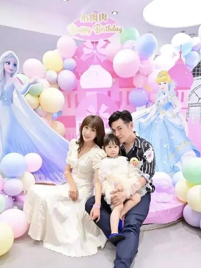 2000年,严屹宽被富婆看上,严屹宽陷入两难的境地,他做了决定_杜若溪