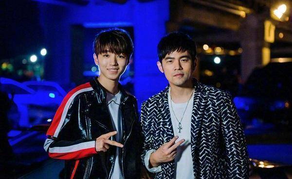 86为周杰伦庆生,车内还着装奶茶,网友:追星只服王俊凯_周董_偶像_蛋糕