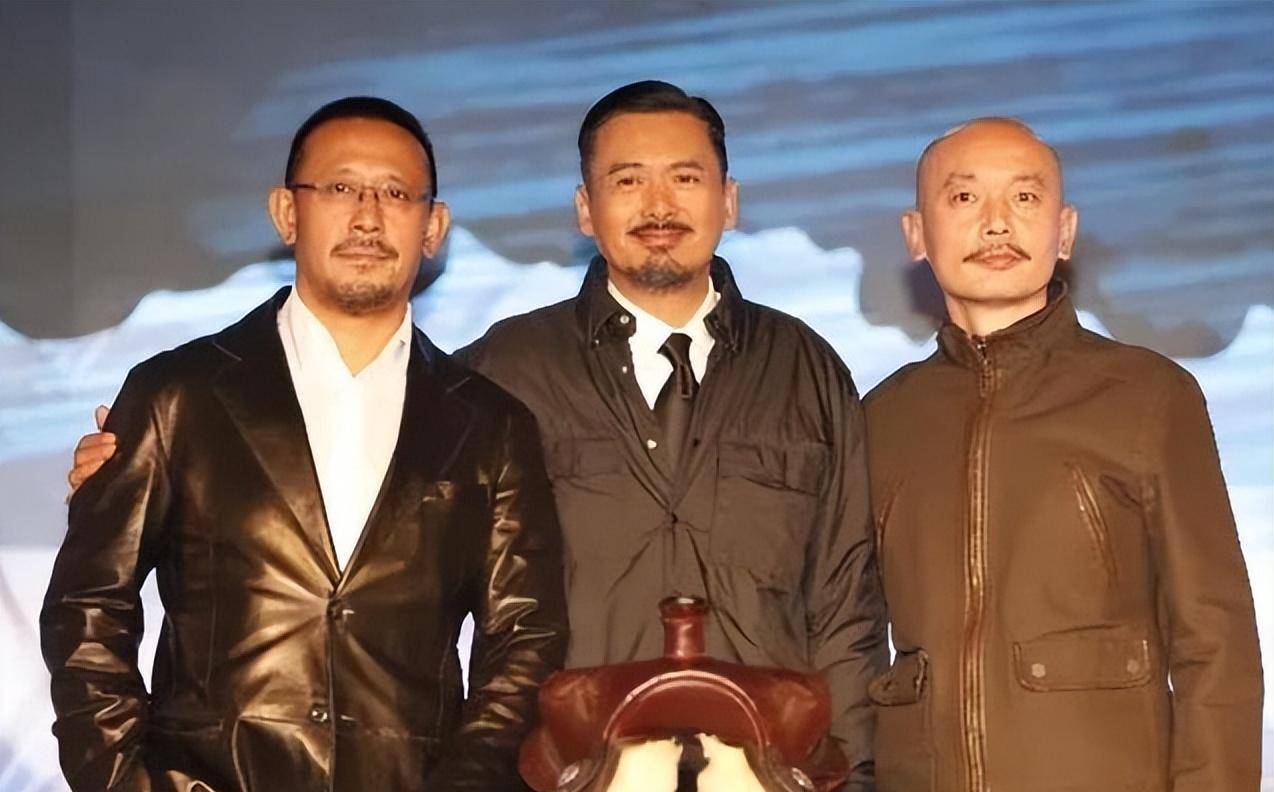 姜文筹拍《让子弹飞》时,让小助理临时顶上,竟一爆红_赵铭_票房_胡军