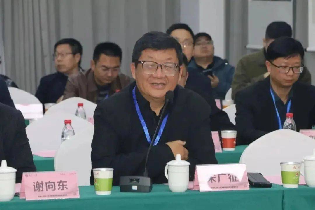 党委副书记李景升,副校长陈立章出席会议,湖南校友会名誉会长杜远明