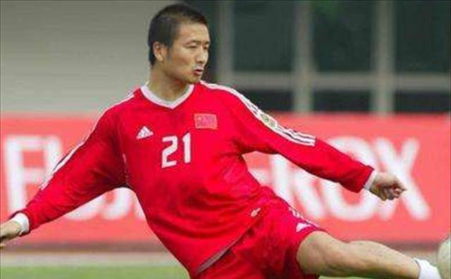 原创杨璞看上小11岁美妻长腿拒为70万踢假球现扎根青训