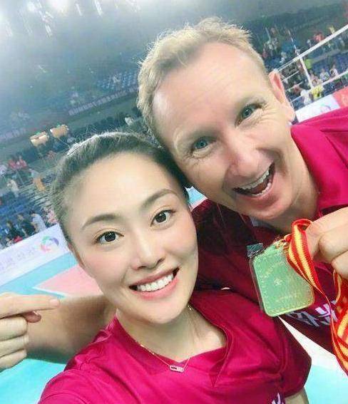 远嫁大16岁美国老公,如今住豪宅被宠成公主_比赛_雷特_郎平并
