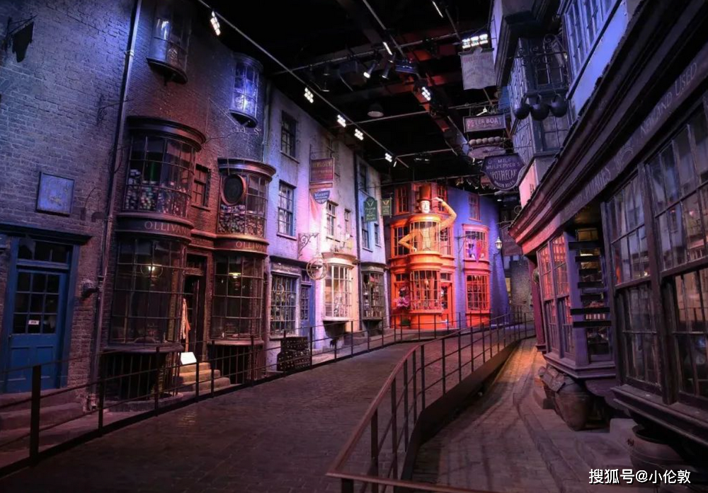 漫步威斯敏斯特,登上伦敦眼,踏入圣保罗大教堂,探访伦敦塔,乘坐泰晤士