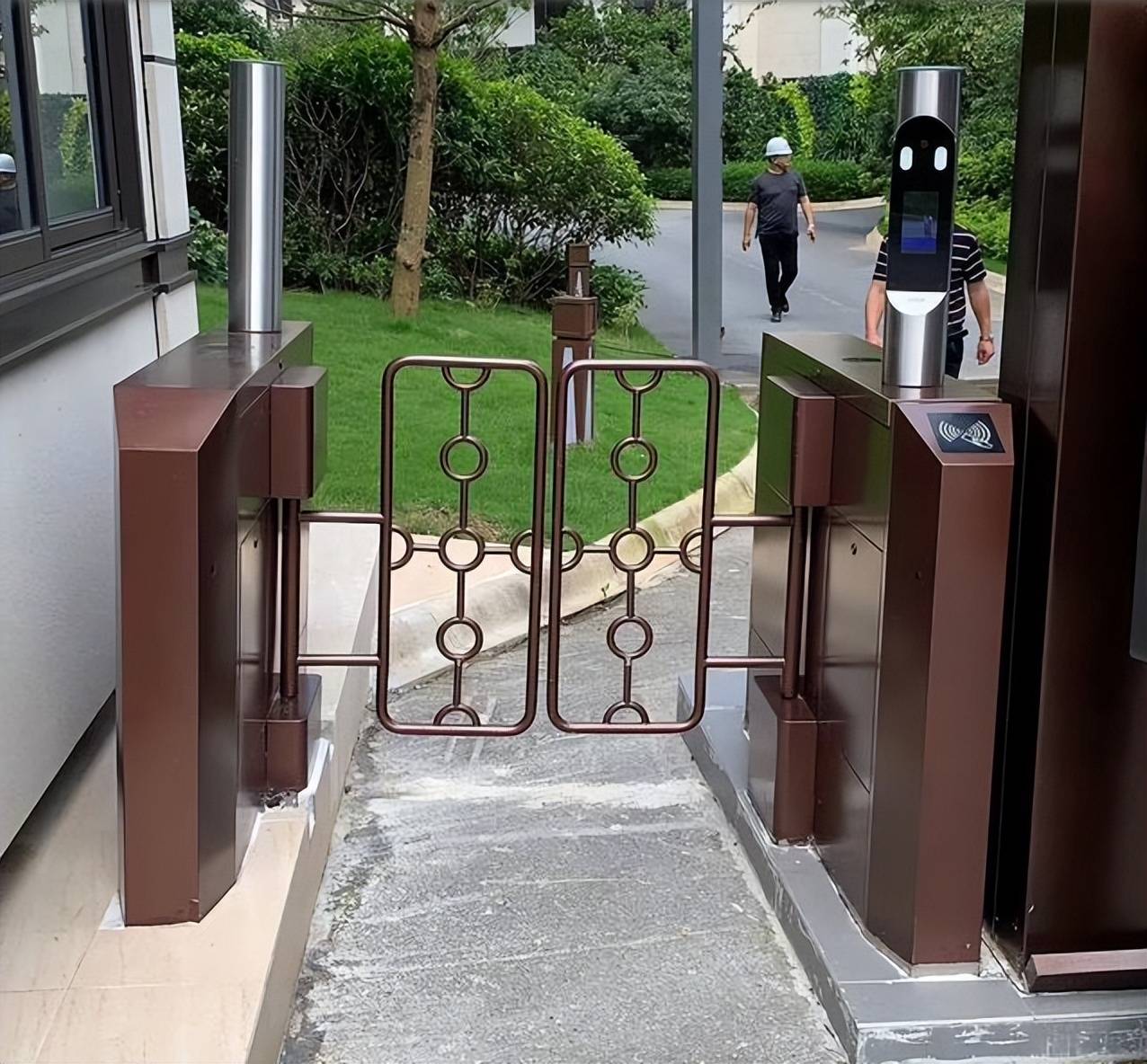 人脸识别门禁闸机是如何实现社区管理智能化的?_系统_居民_进行